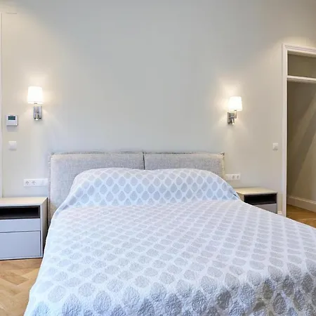 Garitsa 2 アパート *