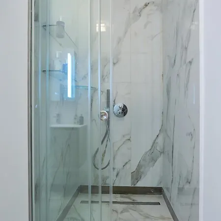 Garitsa 2 アパート